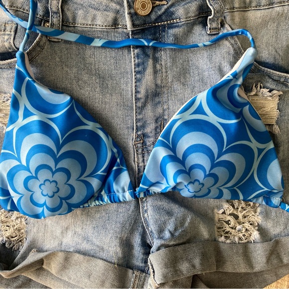 Lot of M sized Jean shorts & bikini - Picture 4 of 9